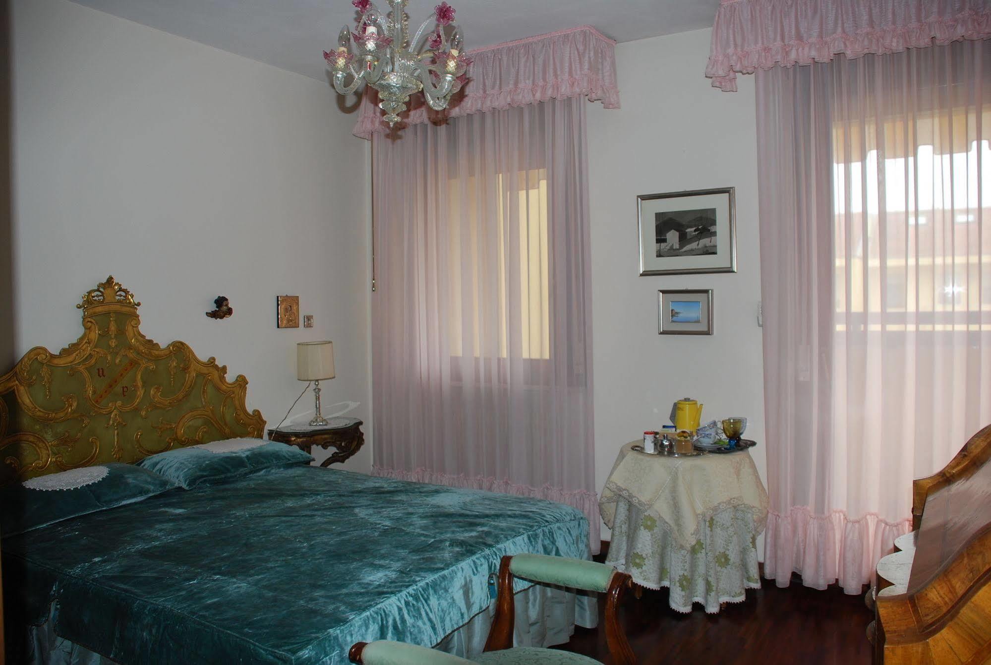 B&B Il Glicine Fiorito Lido de Venecia Exterior foto